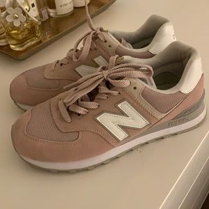 New Balance Classic 574s in Mauve / Dusty Pink